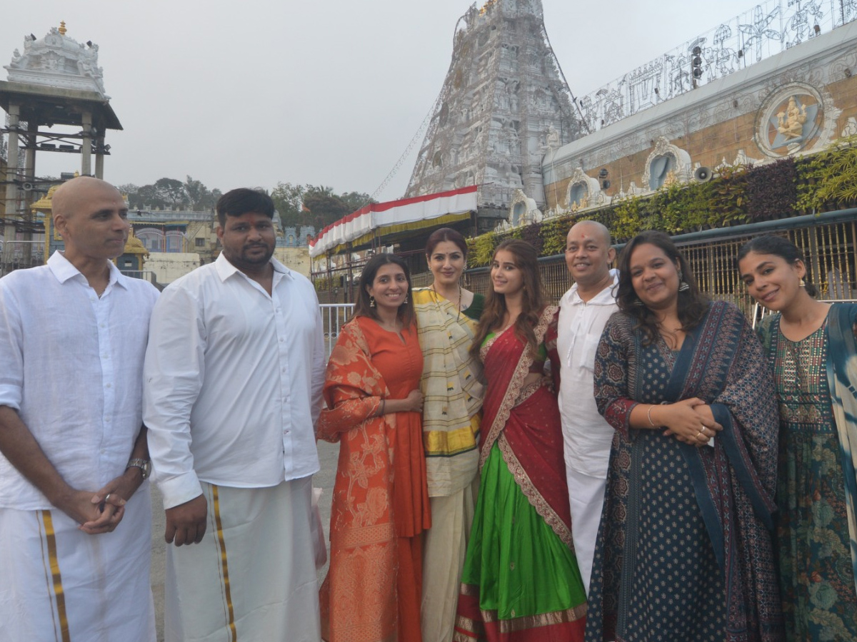 Actress Raveena Tandon visited The Tirumala Venkateshwara Temple Photos6