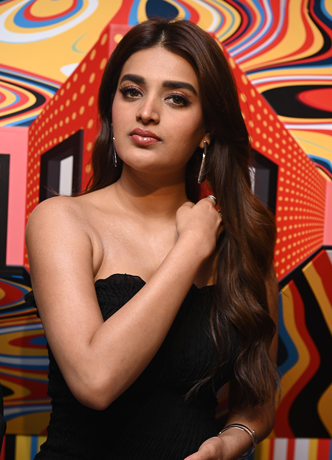 Heroine Nidhhi Agerwal in Somajiguda11