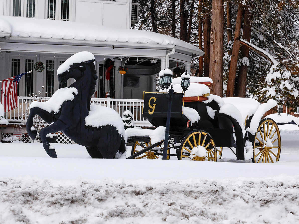New York : Snow Covers a River During a Snowstorm 1