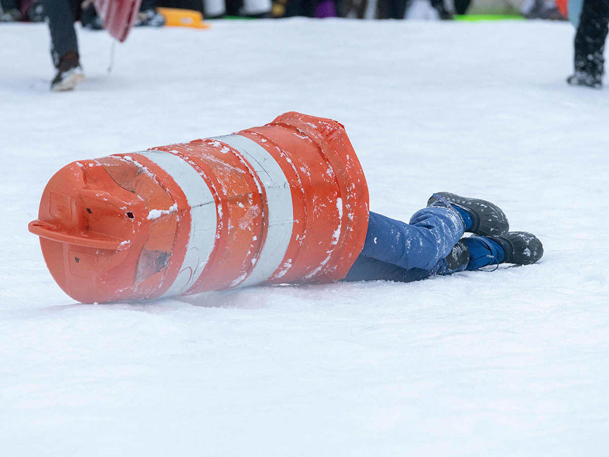 New York : Snow Covers a River During a Snowstorm 14