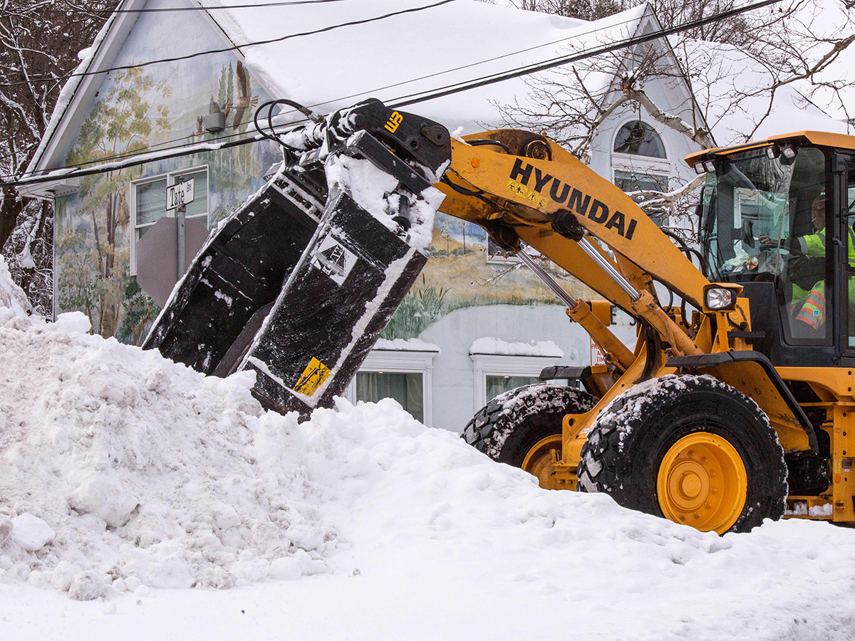New York : Snow Covers a River During a Snowstorm 2