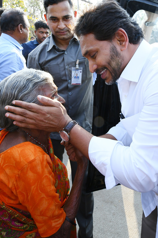 YS Jagan Pulivendula Tour Photos11