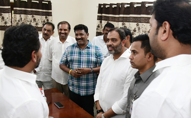 YS Jagan Pulivendula Tour Photos5