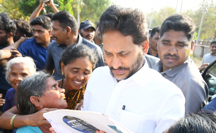 YS Jagan Pulivendula Tour Photos8