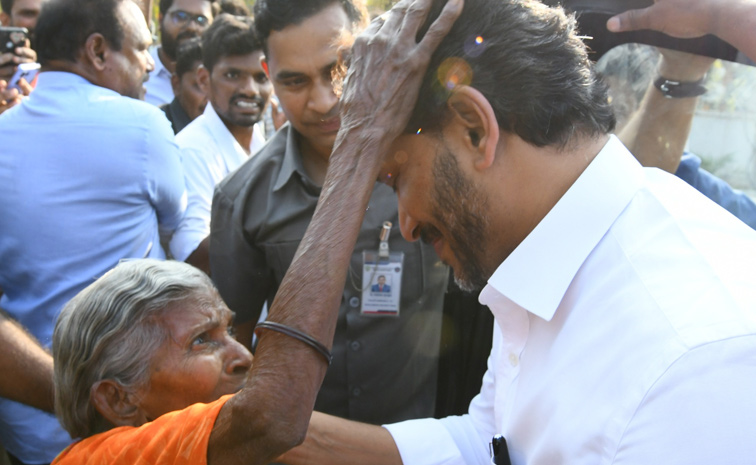 YS Jagan Pulivendula Tour Photos10