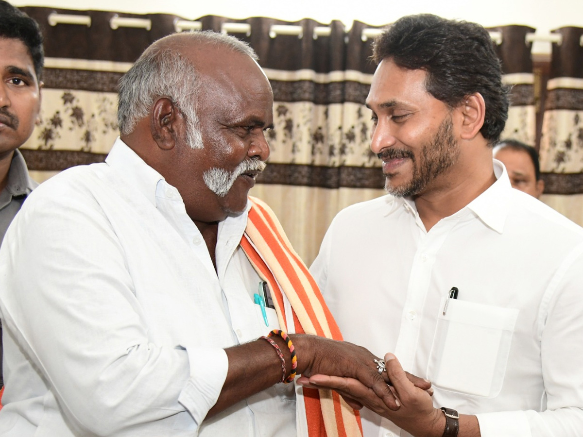 YS Jagan Pulivendula Tour Photos12