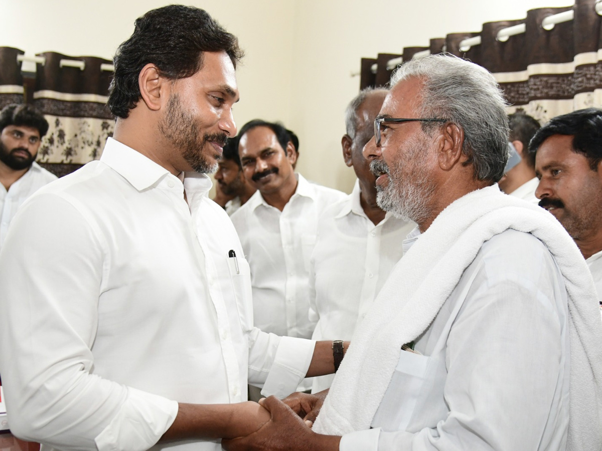 YS Jagan Pulivendula Tour Photos22