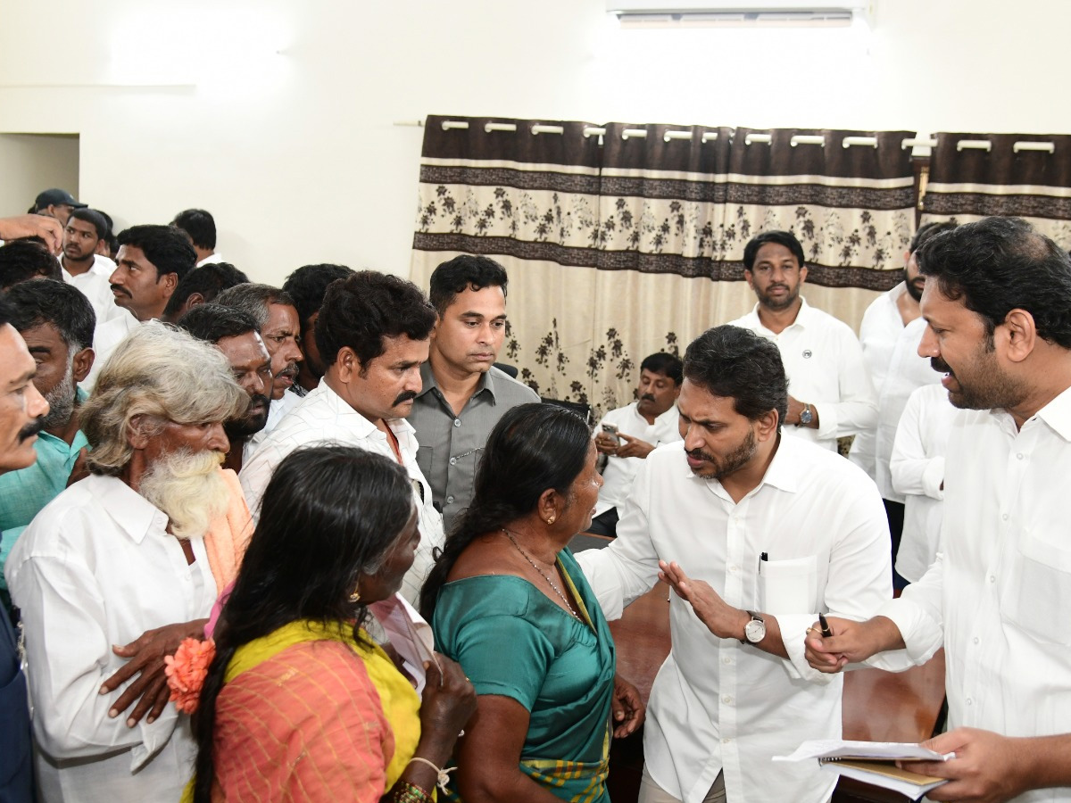 YS Jagan Pulivendula Tour Photos23