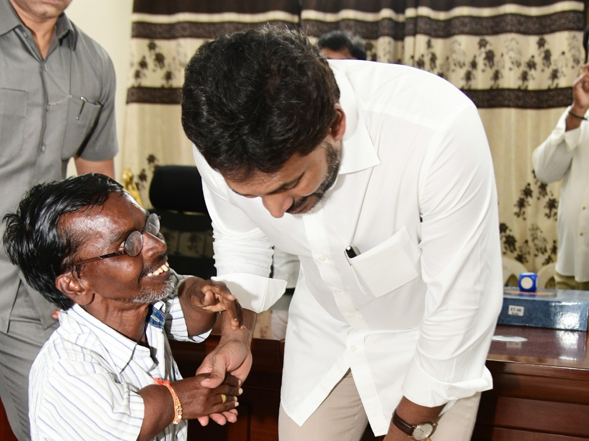 YS Jagan Pulivendula Tour Photos24