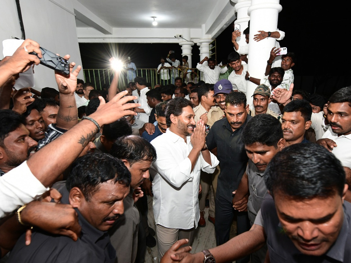 YS Jagan Pulivendula Tour Photos25
