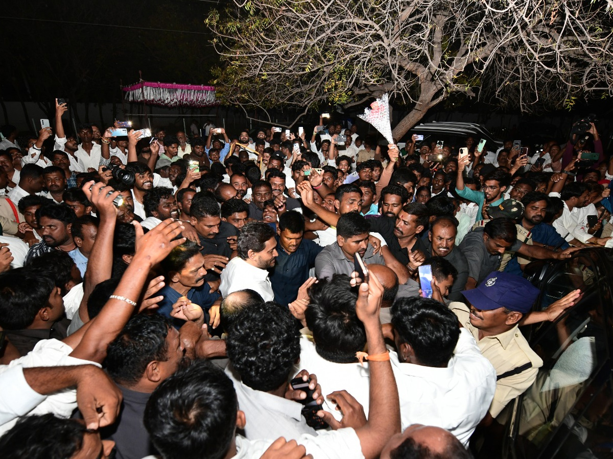 YS Jagan Pulivendula Tour Photos27