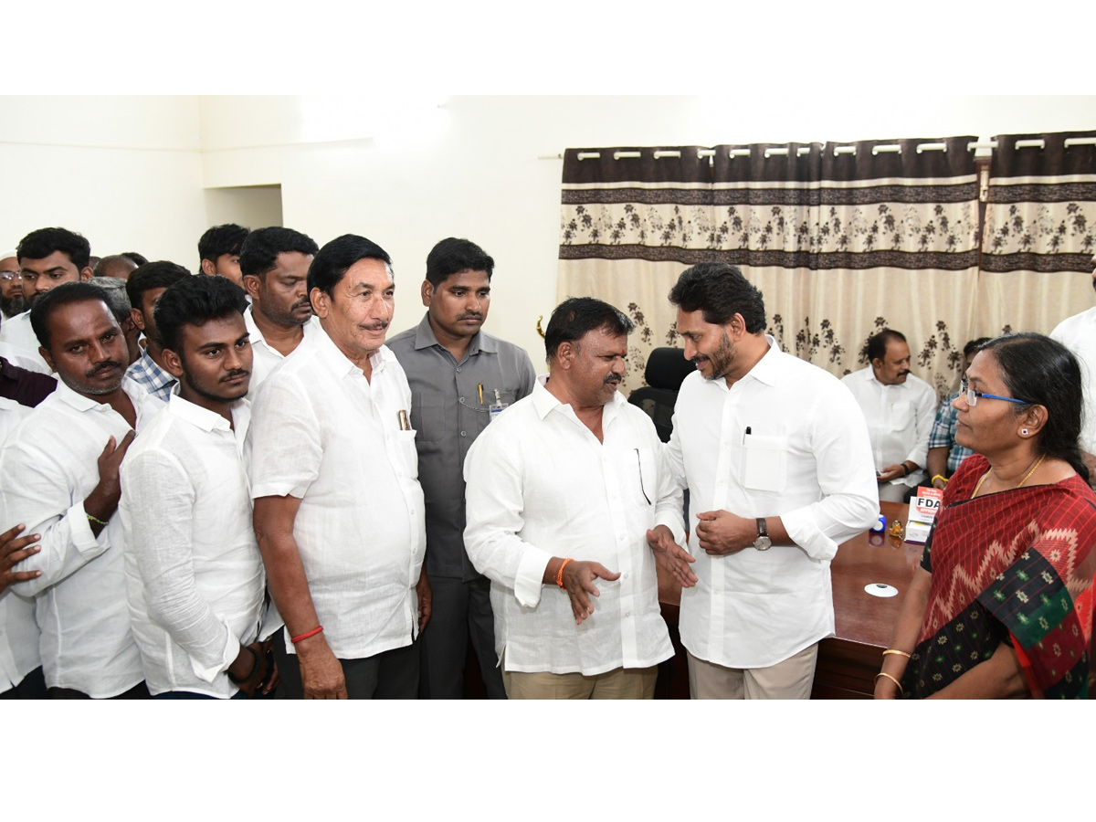 YS Jagan Pulivendula Tour Photos13
