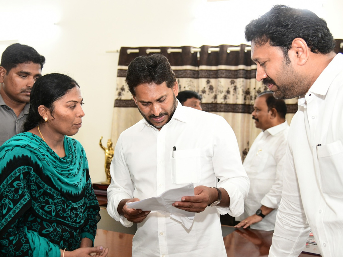 YS Jagan Pulivendula Tour Photos14