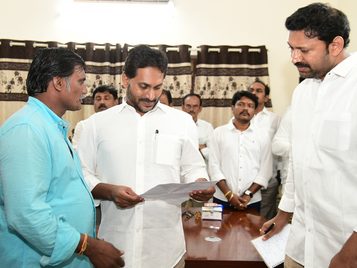 YS Jagan Pulivendula Tour Photos16
