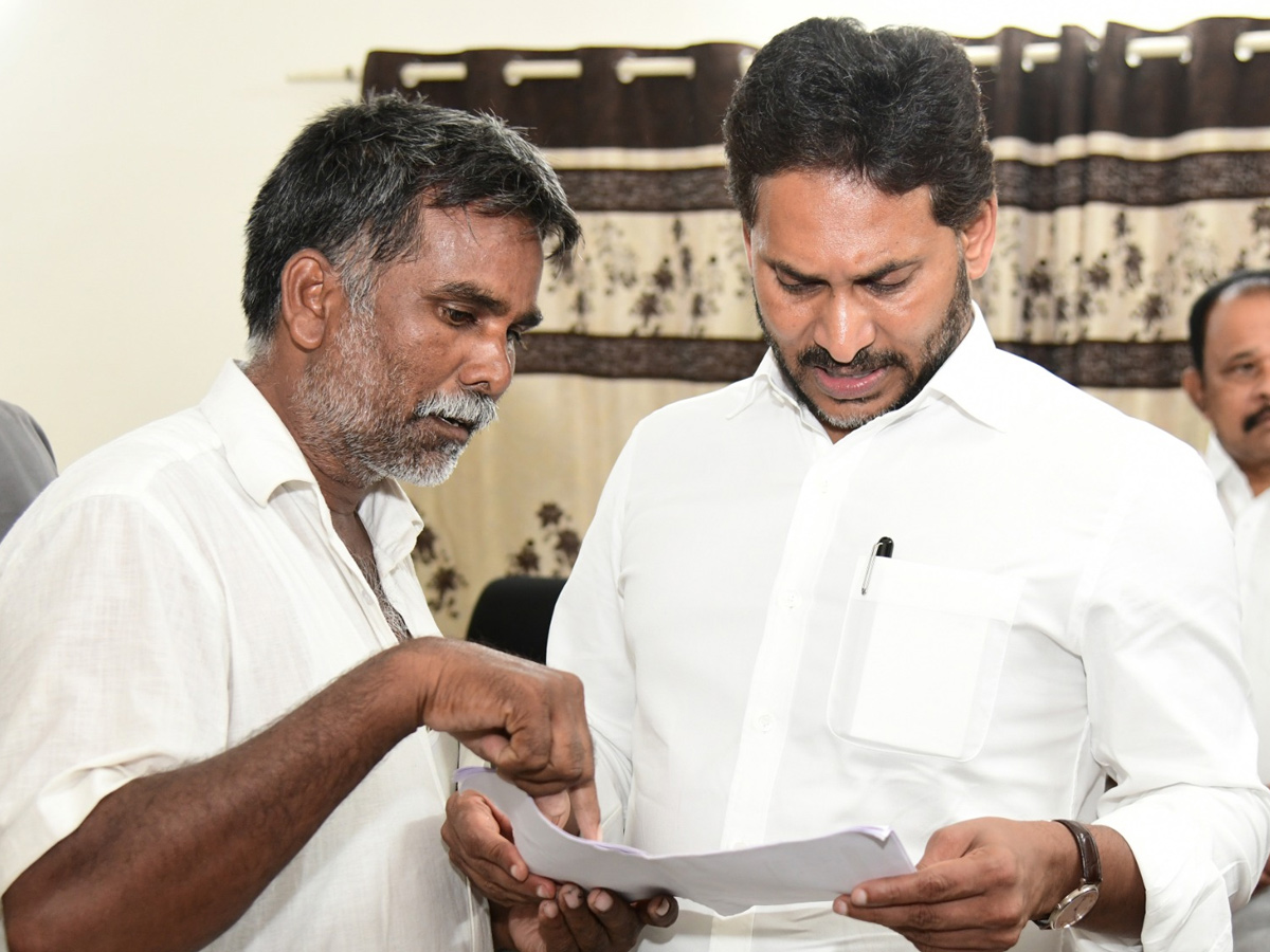 YS Jagan Pulivendula Tour Photos17