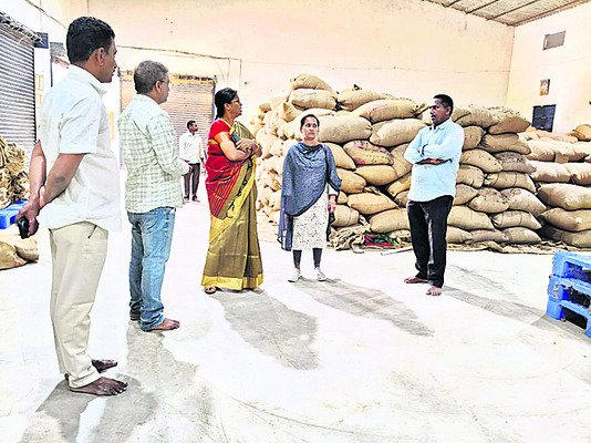 ప్రకృతి వ్యవసాయంపై దృష్టి సారించాలి 1