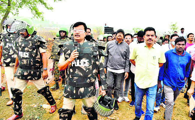 భూదాన్‌ భూముల్లో ఉద్రిక్తత1