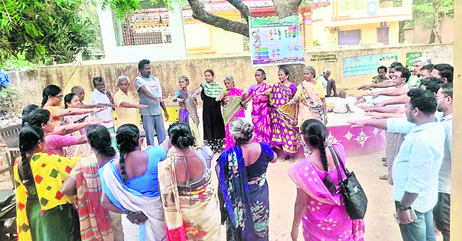 పౌష్టికాహారం పంపిణీలో అలసత్వం వహిస్తే చర్యలు తప్పవు 1