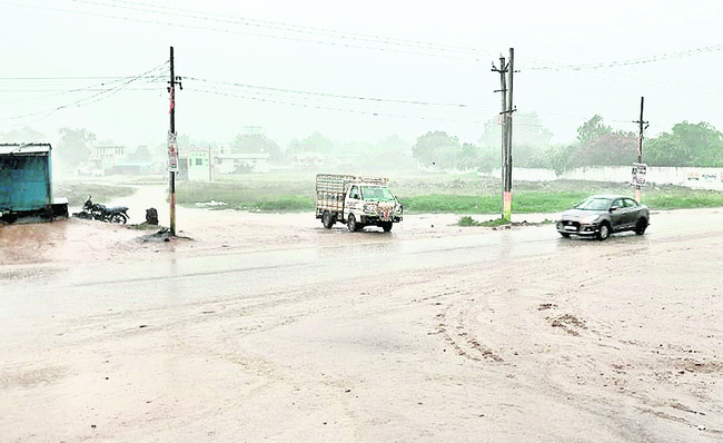 అకాల కష్టాలు మొదలు 
2