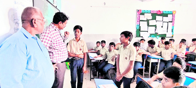 విద్యార్థులకు భద్రత కరువుపై విచారణ1