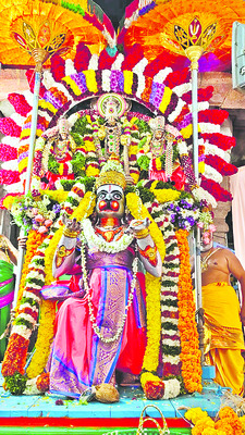 హనుమంత వాహనంపై నృసింహుడు 1