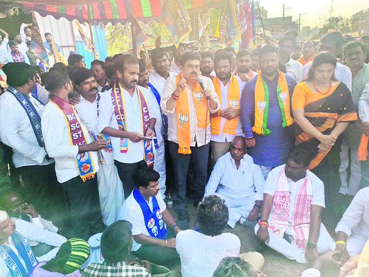 పసిబిడ్డ చనిపోయినా పట్టించుకోరా? 1