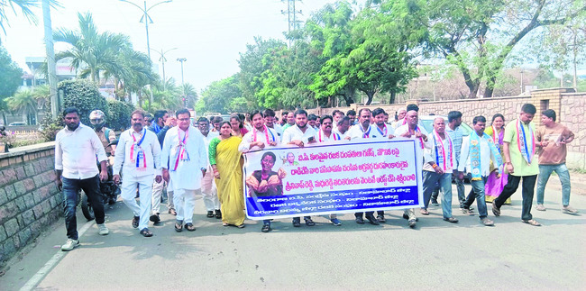 చిన్నారి మృతి కారకులను శిక్షించాలి1