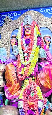 అదే జనం.. అదే శోభ...1