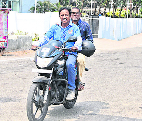 హెల్మెట్‌ భారం కాదు.. రక్షణ2