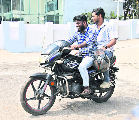 హెల్మెట్‌ భారం కాదు.. రక్షణ1