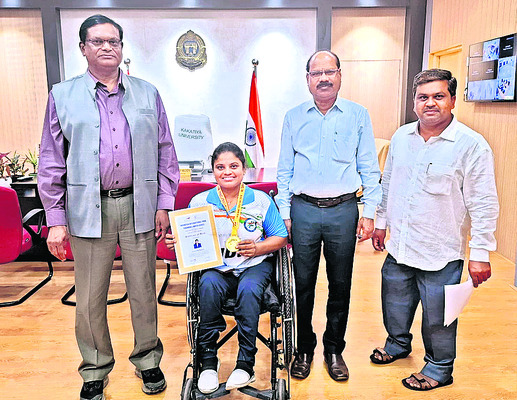 పారాత్రోబాల్‌ పోటీల్లో  కృష్ణవేణికి గోల్డ్‌మెడల్‌1