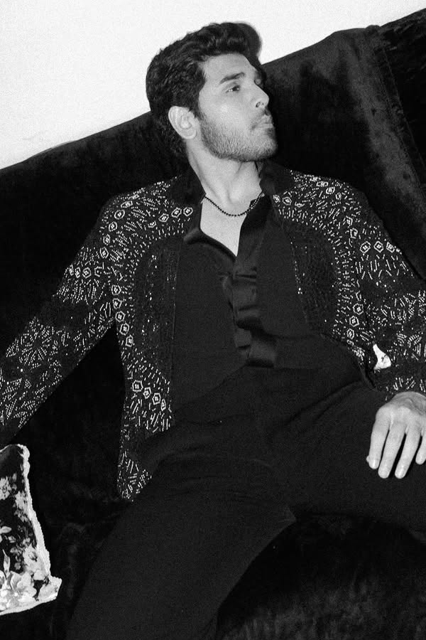 Allu Sirish And Nayanika Looks IN Black Dress Photos7