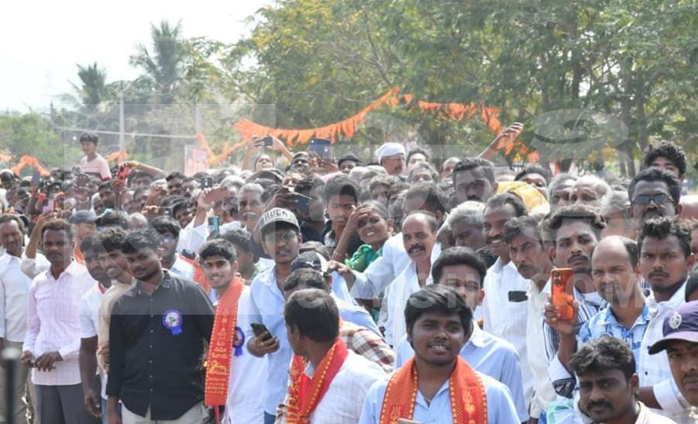 Huge Crowed At YS Jagan Nandipalli Tour Photos13