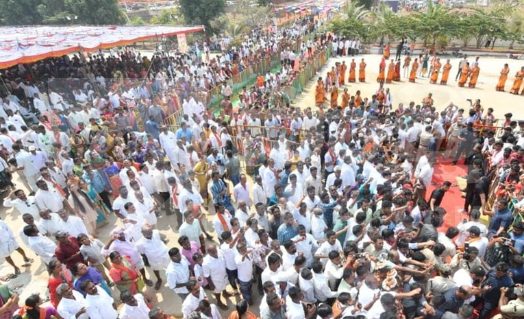 Huge Crowed At YS Jagan Nandipalli Tour Photos8