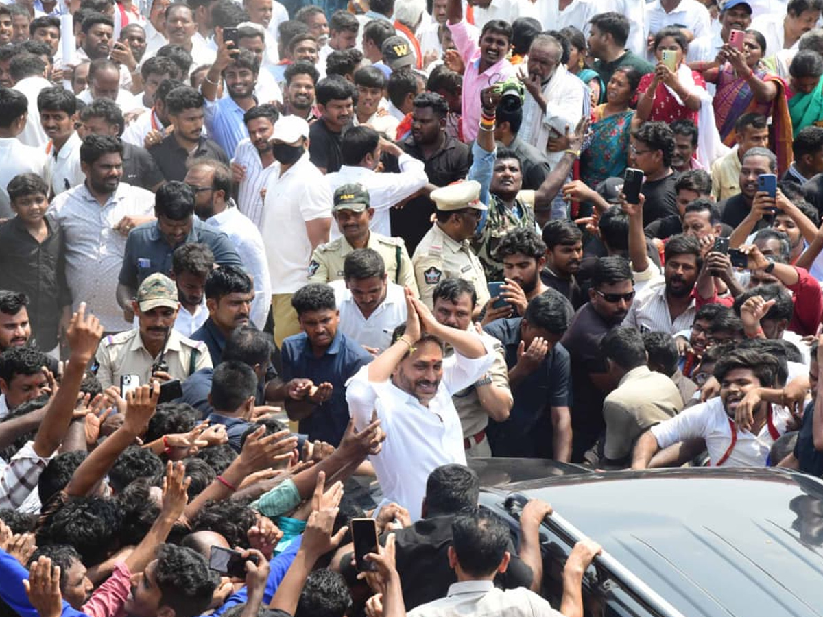 Huge Crowed At YS Jagan Nandipalli Tour Photos24