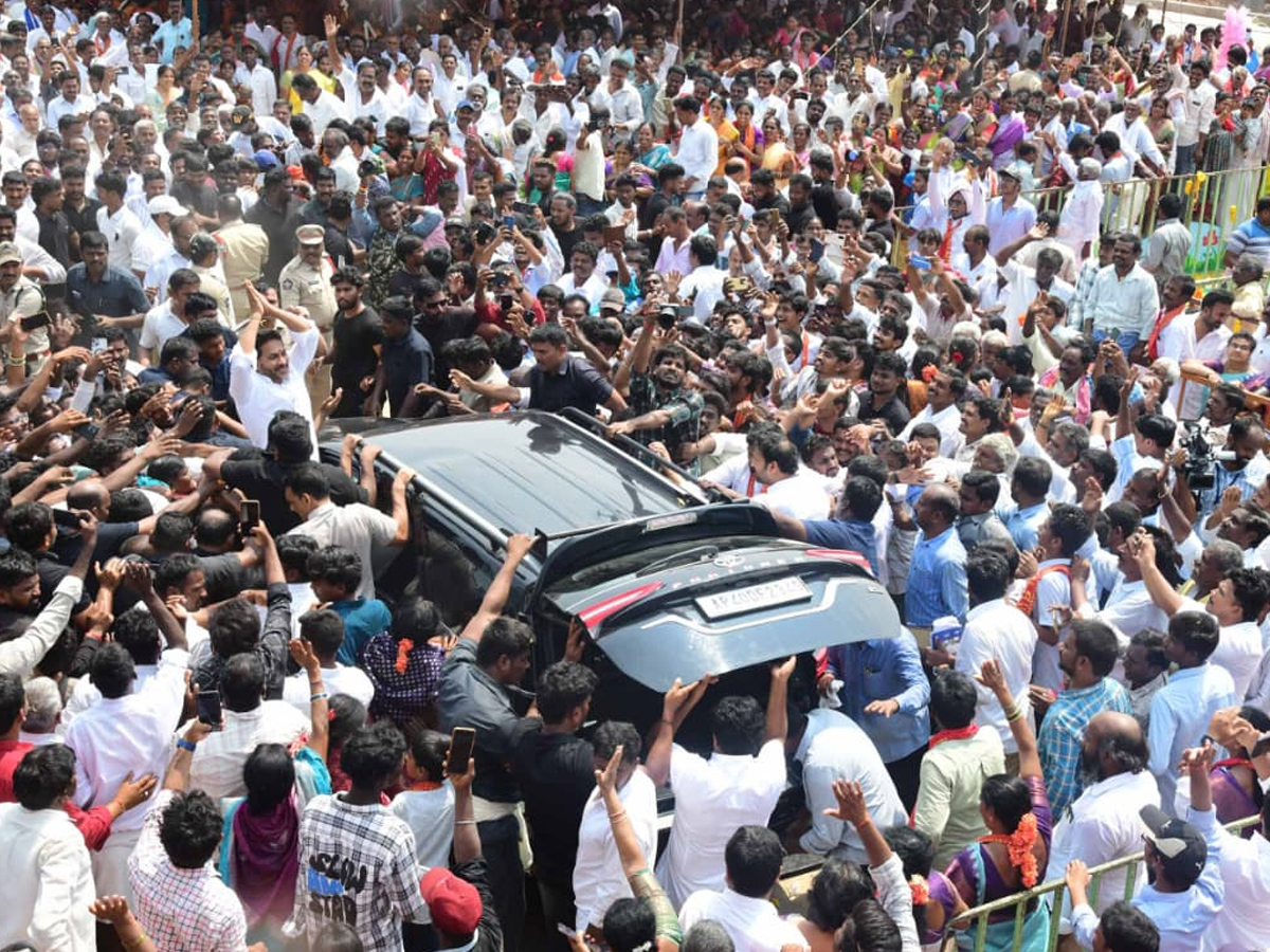 Huge Crowed At YS Jagan Nandipalli Tour Photos25