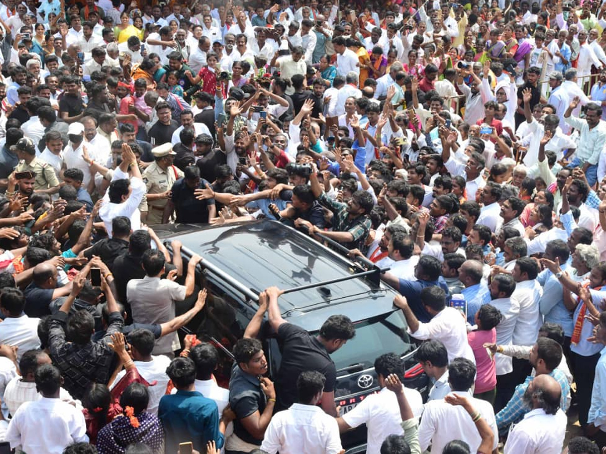 Huge Crowed At YS Jagan Nandipalli Tour Photos26