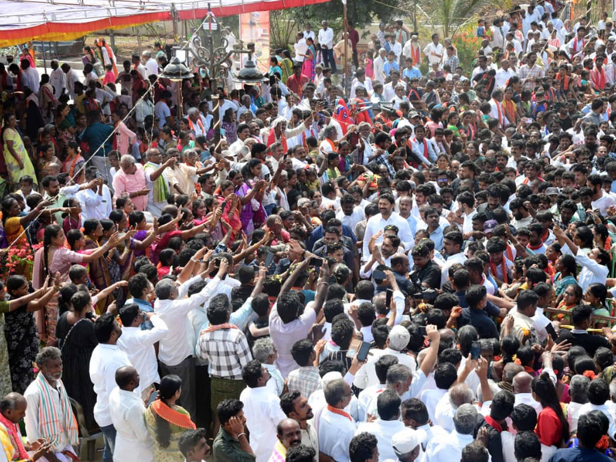 Huge Crowed At YS Jagan Nandipalli Tour Photos27