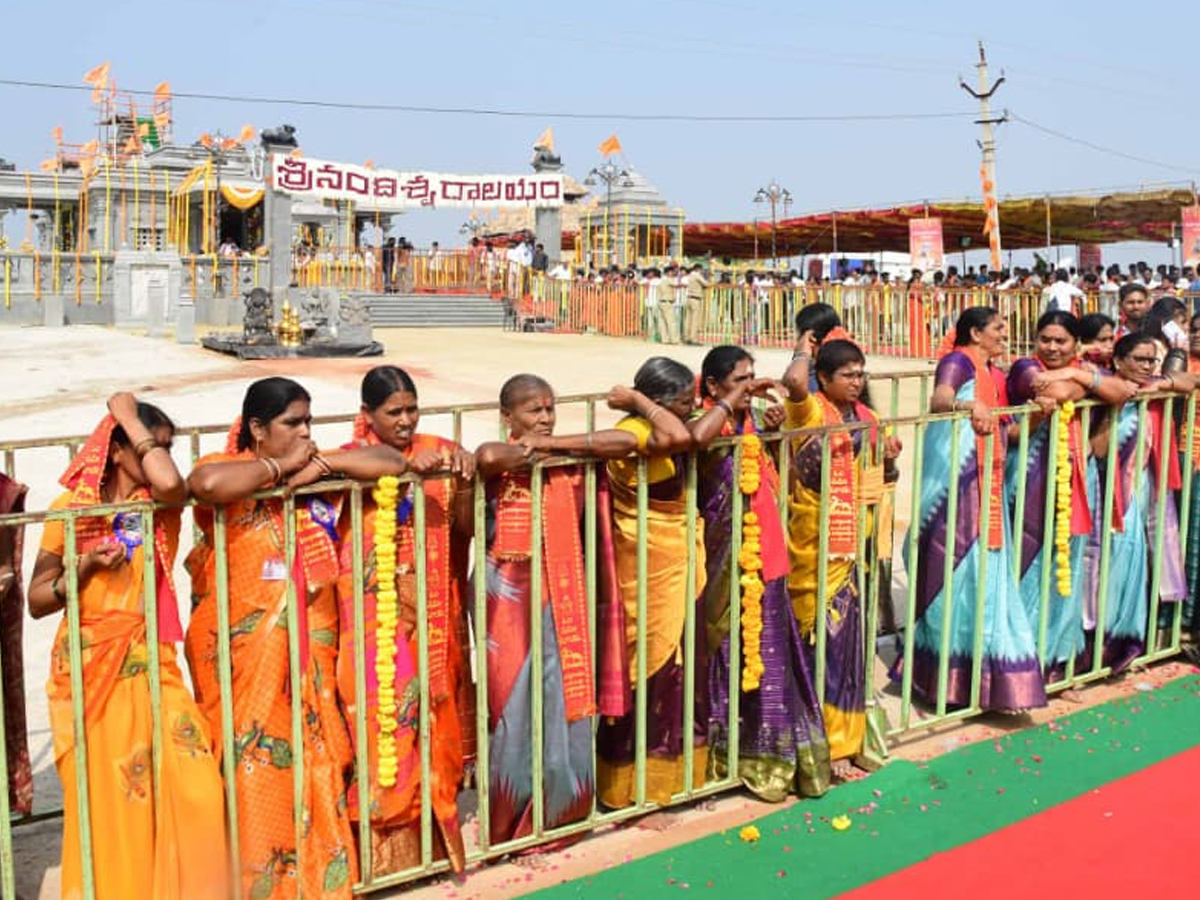 Huge Crowed At YS Jagan Nandipalli Tour Photos40