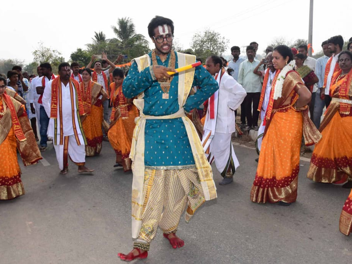 Huge Crowed At YS Jagan Nandipalli Tour Photos41