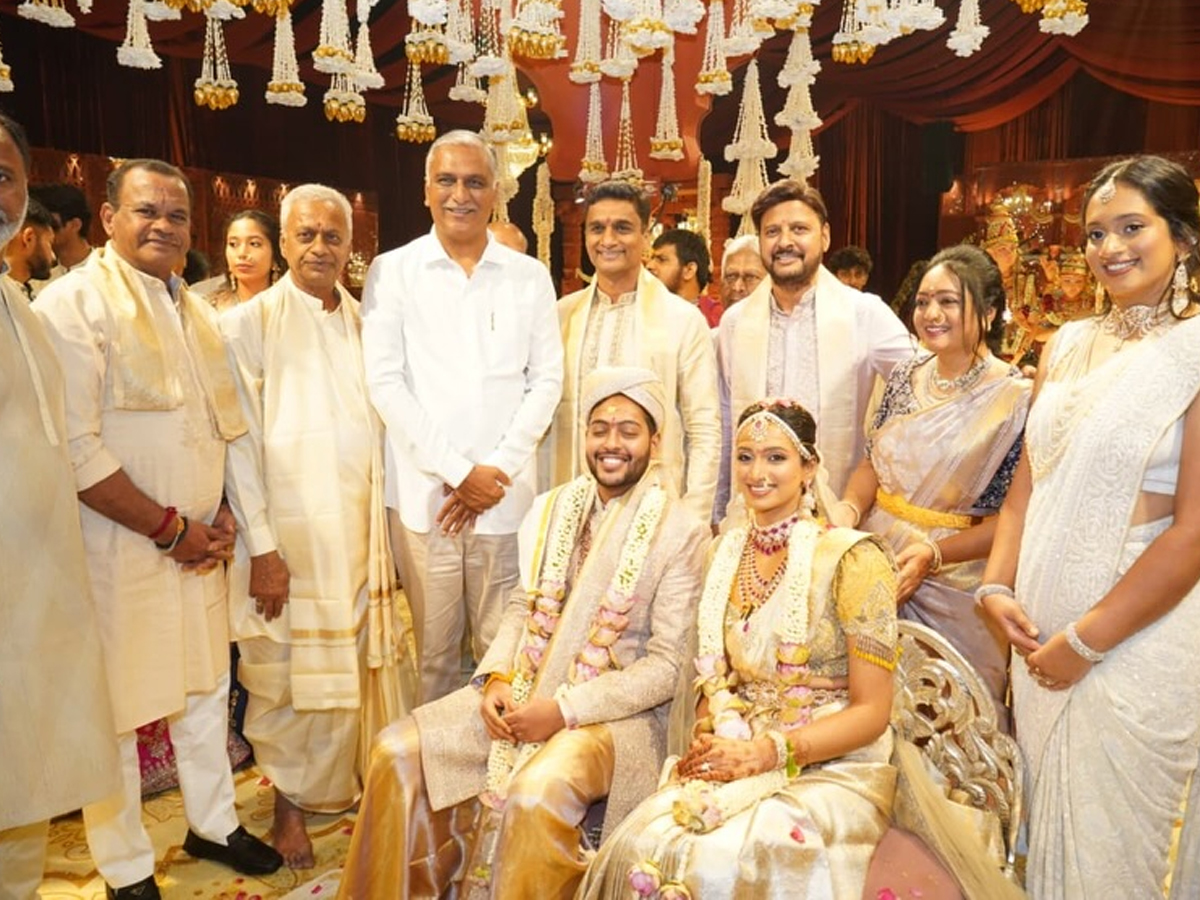 Allu Sneha Reddy At Minister komatireddy Venkatreddy Brothers Daughters Marriage photos6