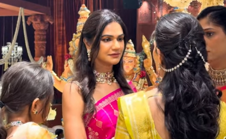 Allu Sneha Reddy At Minister komatireddy Venkatreddy Brothers Daughters Marriage photos3