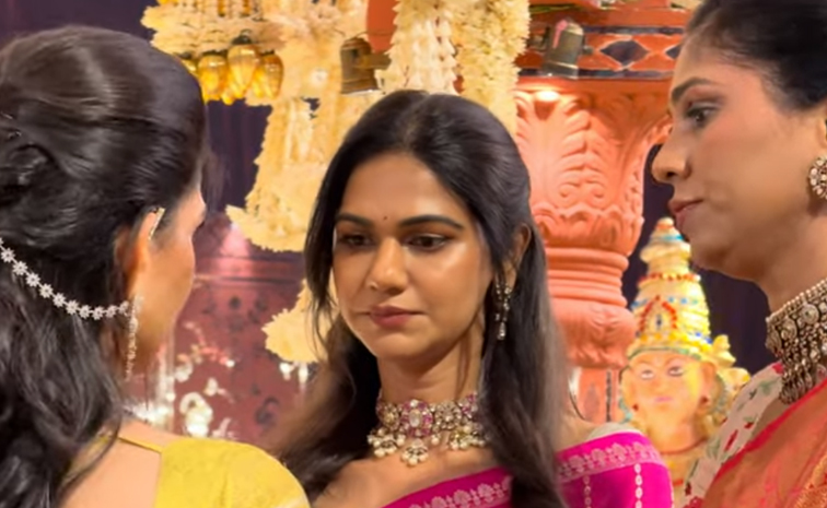 Allu Sneha Reddy At Minister komatireddy Venkatreddy Brothers Daughters Marriage photos4