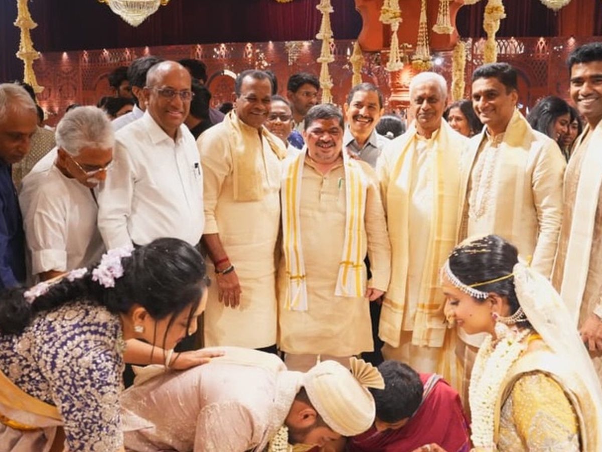 Allu Sneha Reddy At Minister komatireddy Venkatreddy Brothers Daughters Marriage photos8