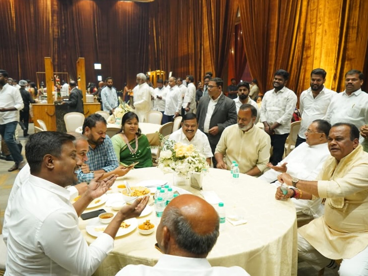 Allu Sneha Reddy At Minister komatireddy Venkatreddy Brothers Daughters Marriage photos12