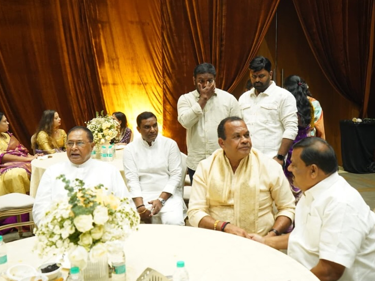 Allu Sneha Reddy At Minister komatireddy Venkatreddy Brothers Daughters Marriage photos13