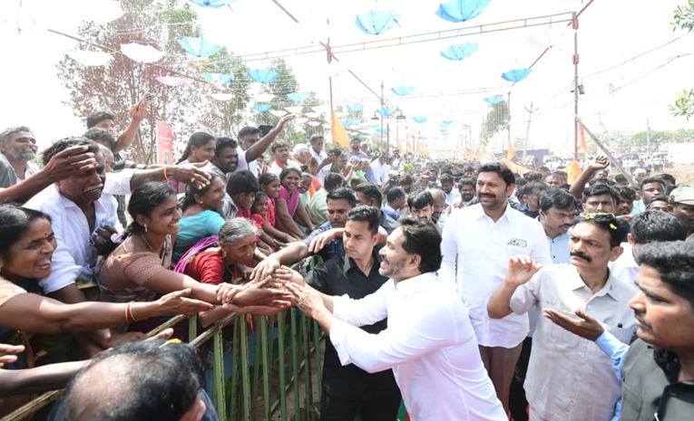 YS Jagan Performs Special Pooja At Nandishwara Temple Photos11