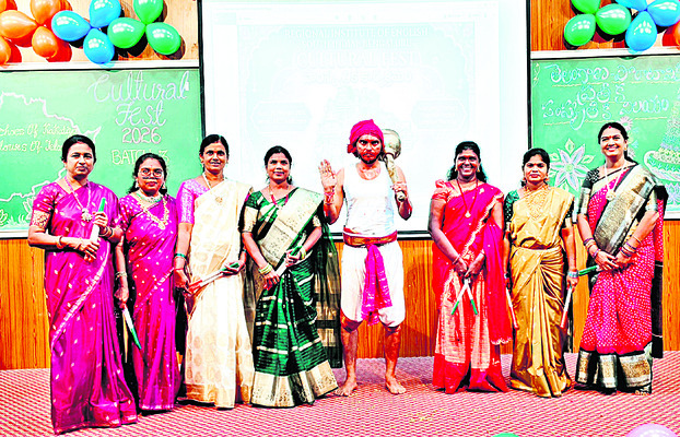 హనుమంతుడి వేషధారణలో ఉపాధ్యాయుడు!1