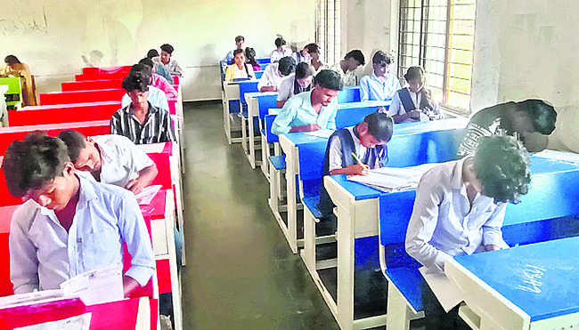 విశాఖ డెయిరీలో తనిఖీలు 
1