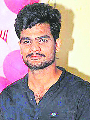 చైన్‌ స్నాచర్‌గా మారిన లైన్‌మన్‌ 
2